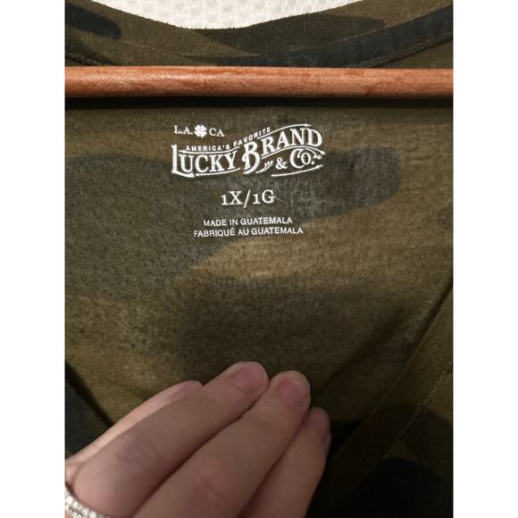 Lucky Brand Women’s Green Camo V-Neck Thin T-Shirt Soft Stretch Casual Tee 1X - Picture 5 of 10
